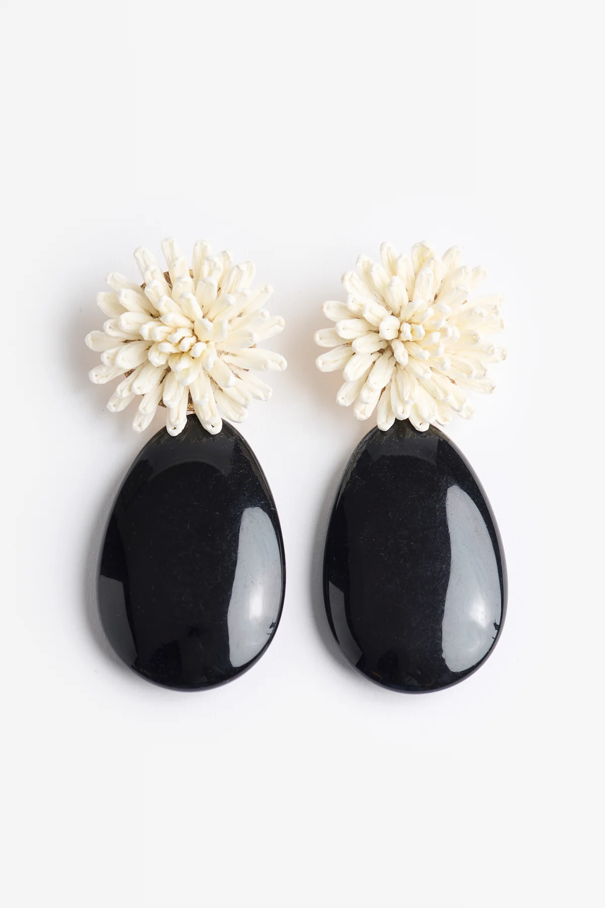 PENDIENTES JUNO BEIGE/NEGRO